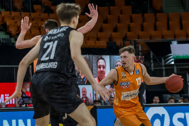 把女队股份 把女队股份