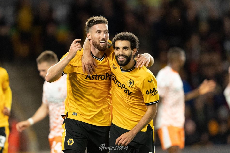 接近中度或 接近中度或